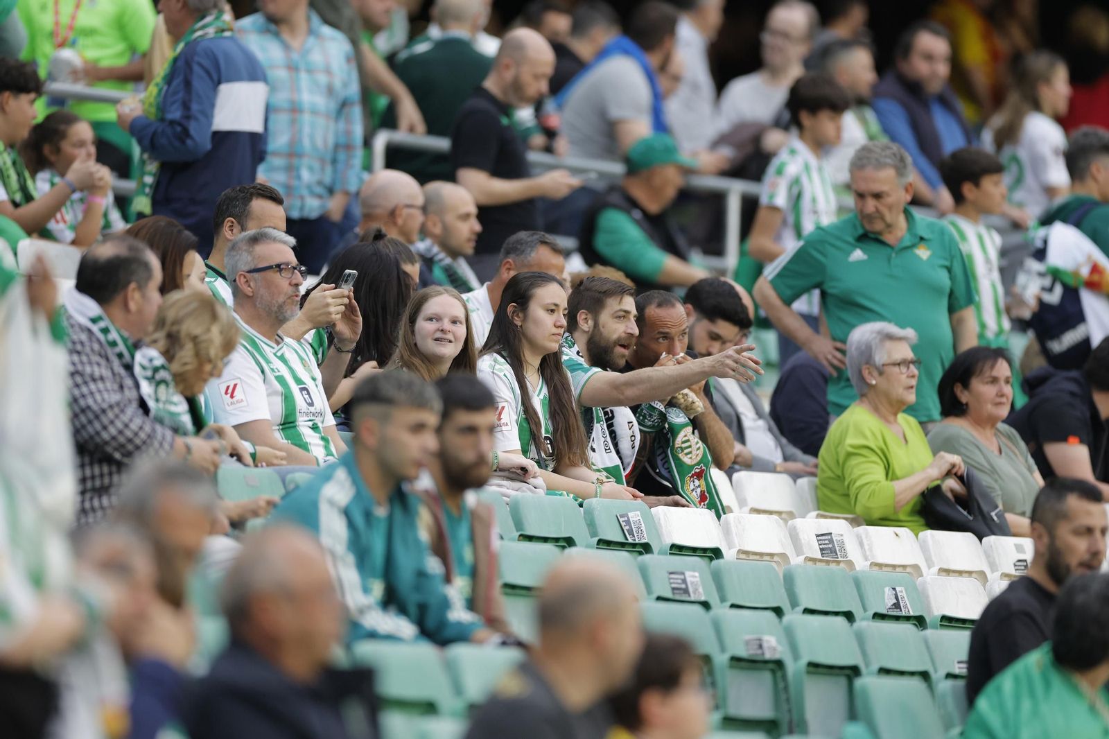 Búscate en las fotos del Betis - Jagiellonia