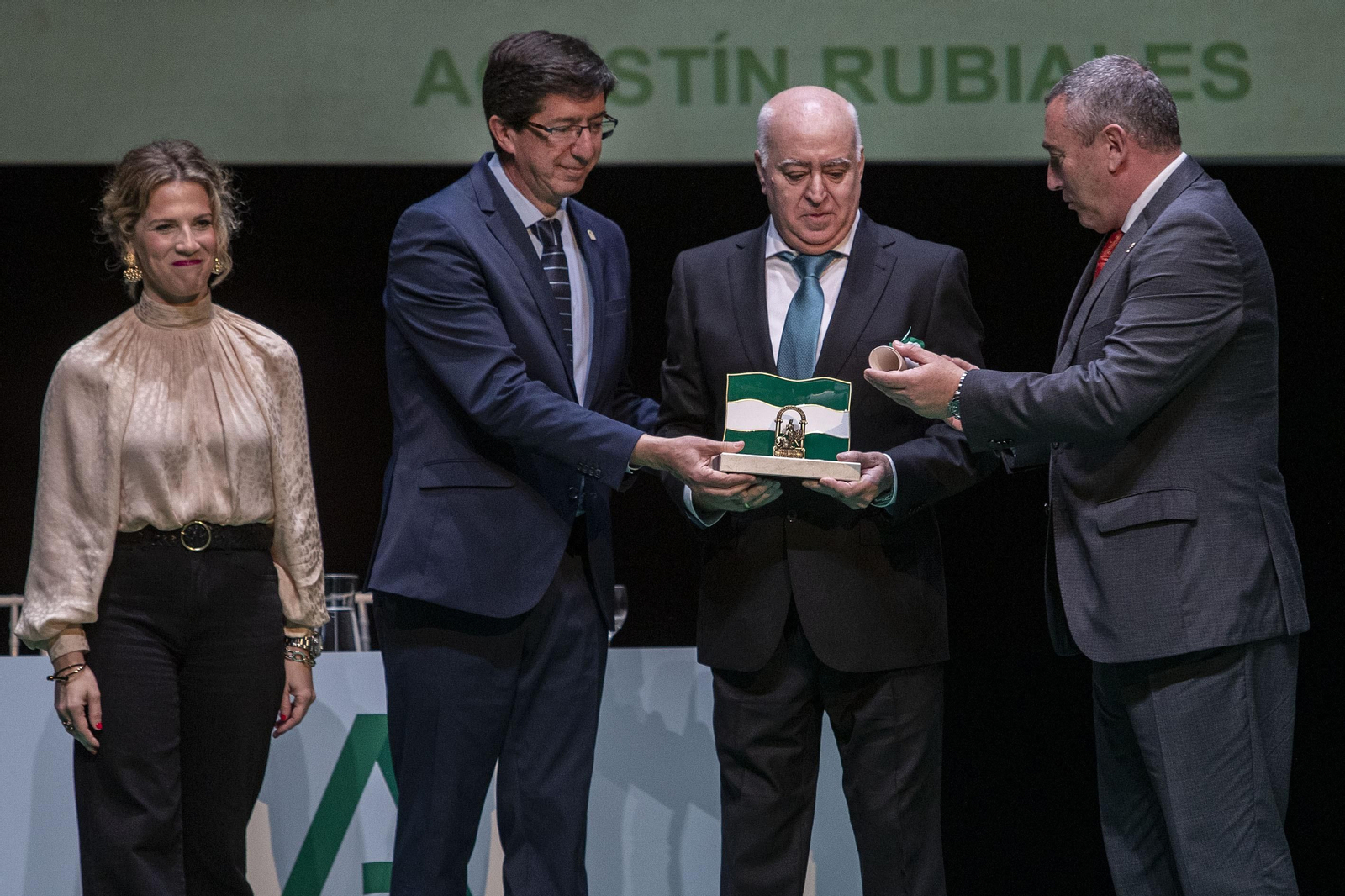 Imágenes de la entrega de las Banderas de Andalucía en la provincia