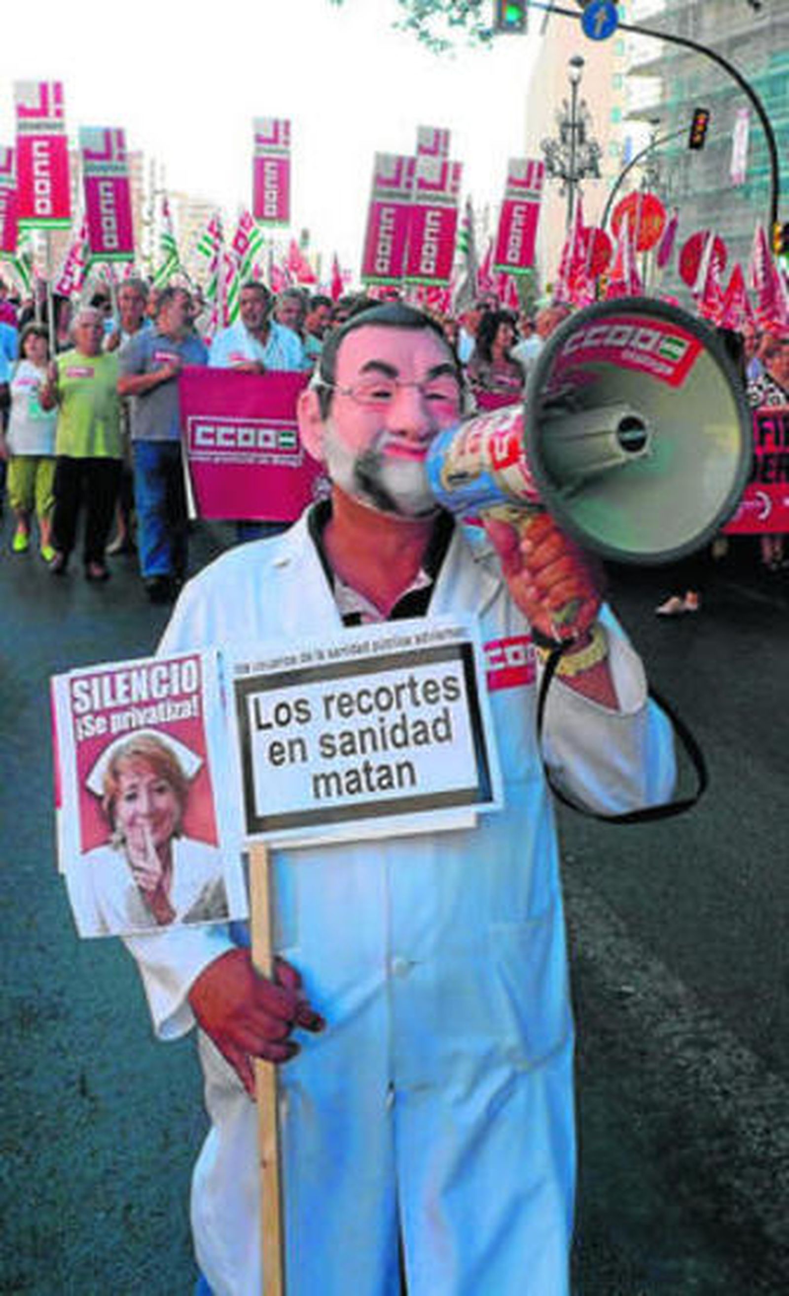 Ocho sindicatos independientes convocaron en la calle Larios contra los ajustes de la Junta.