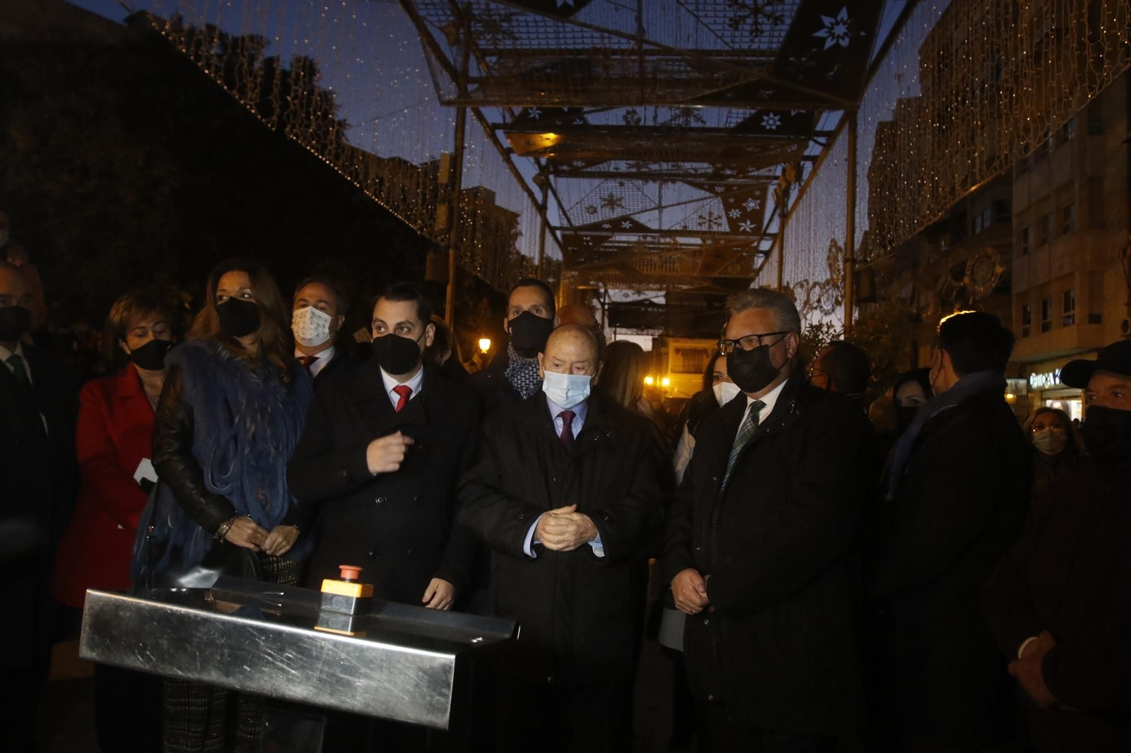 El encendido del espectacular alumbrado navideño de Puente Genil, en fotografías