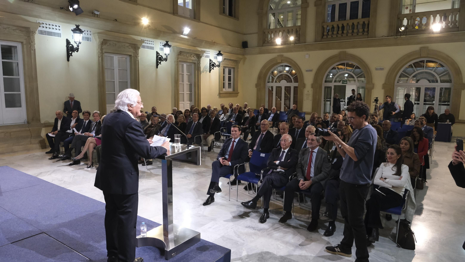 Imágenes de la entrega del Escudo de Oro de la Provincia de Almería a José María Martínez de Haro