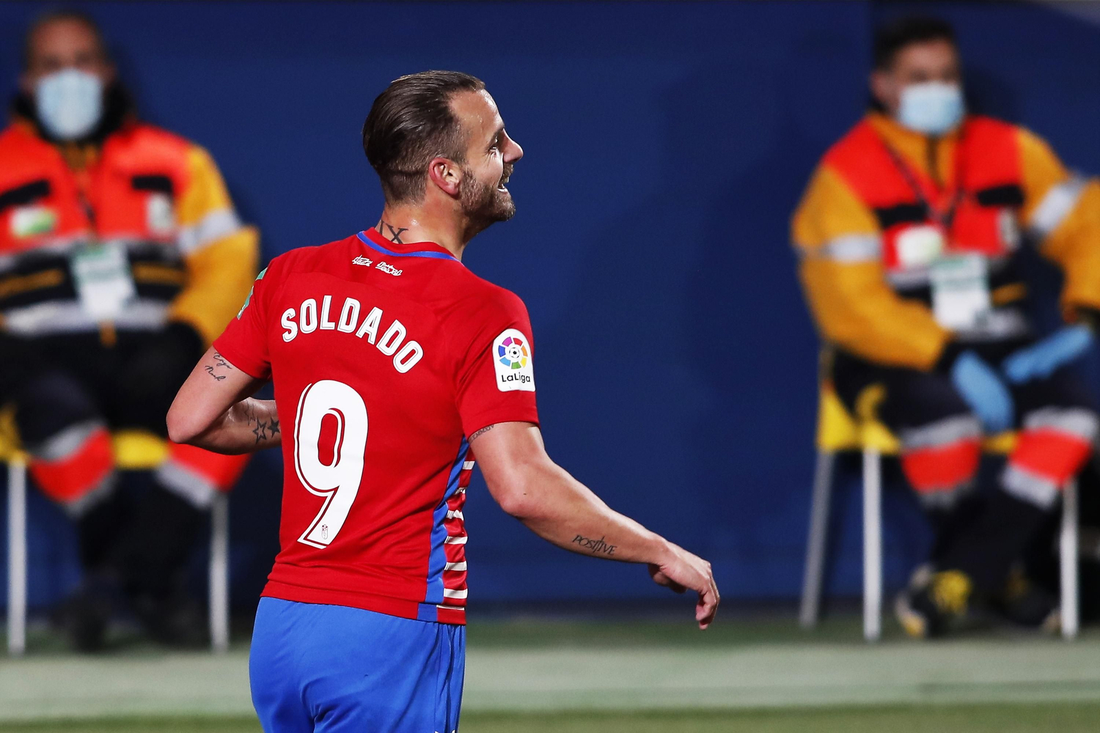 Roberto Soldado celebra el gol que abrió el marcador en La Cerámica.