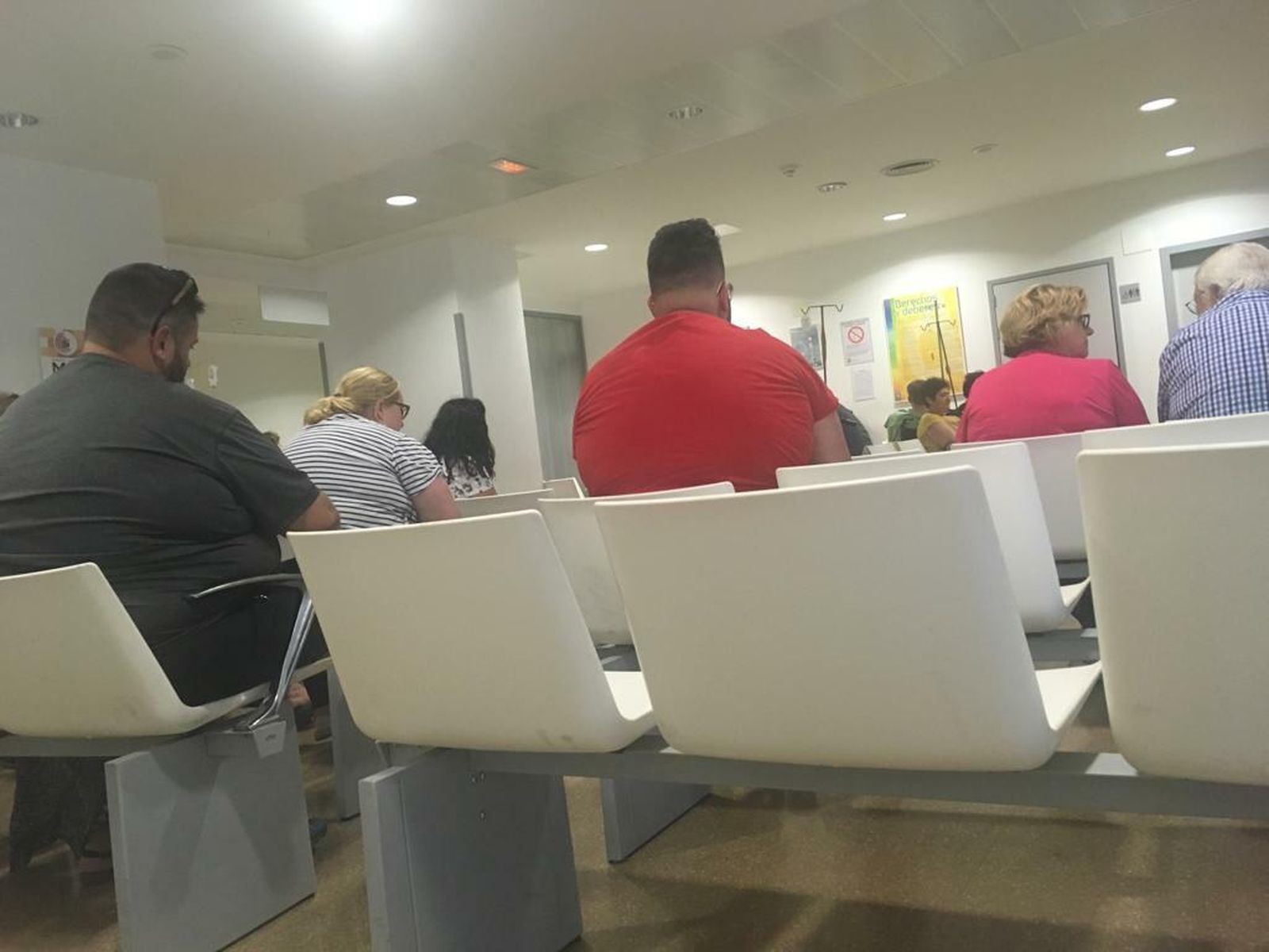 Primera incidencia del verano: las Urgencias del PTS se colapsan durante horas