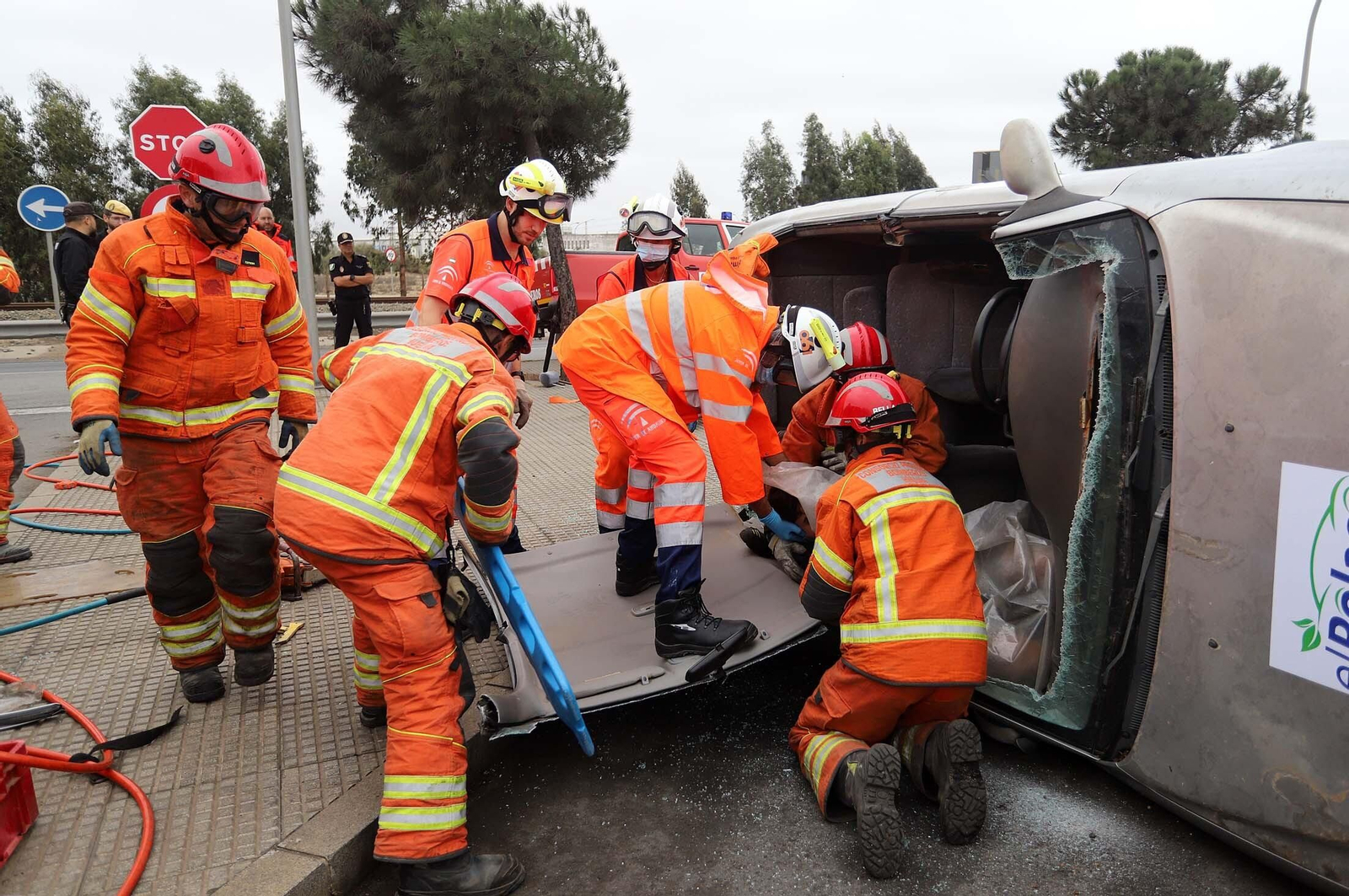 Simulacro de accidente en el Puerto de Huelva dentro del ejercicio regional RespuestA22, en imágenes