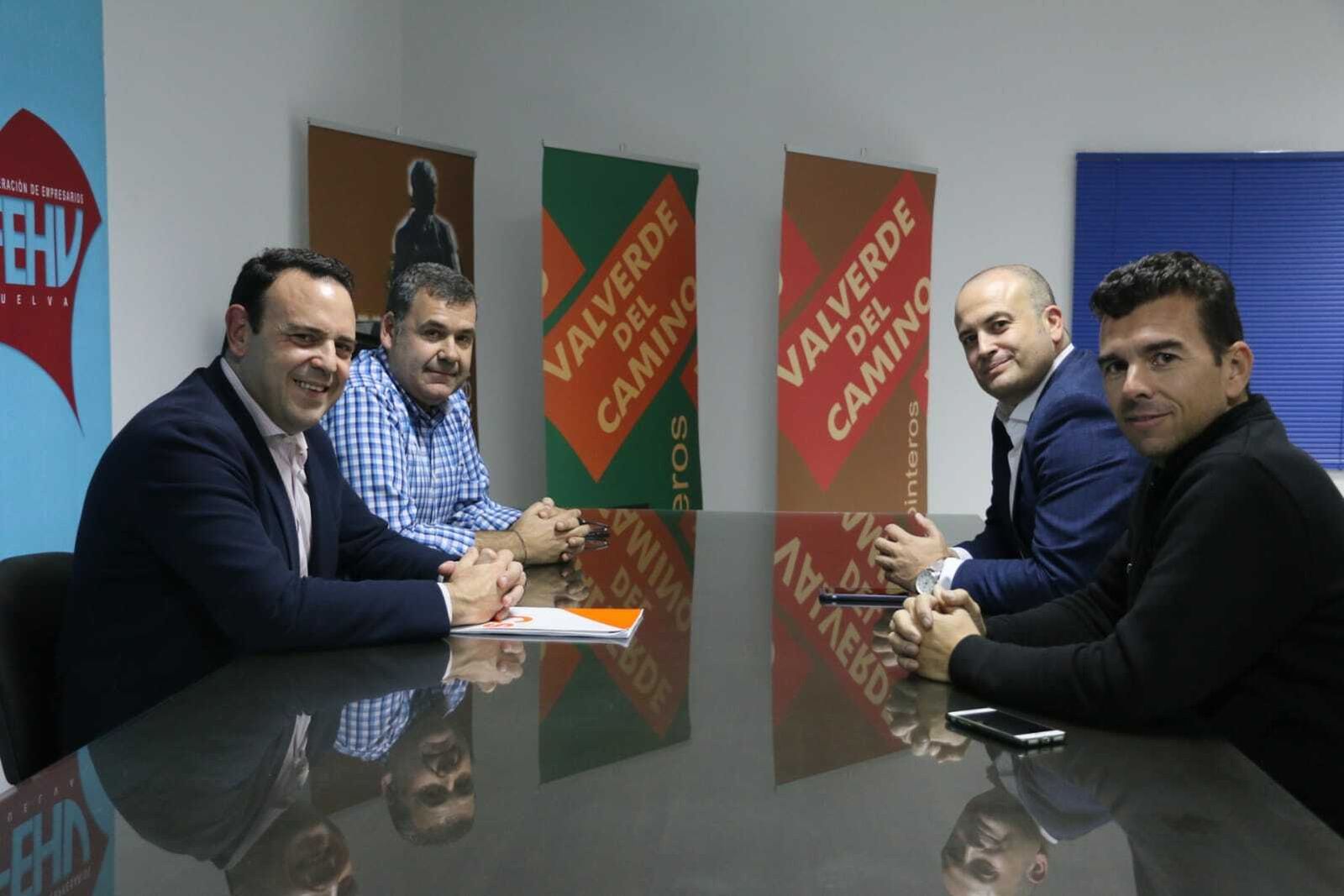 Carlos Hermoso y Julio Díaz se reúnen con los sectores productivos de Valverde.