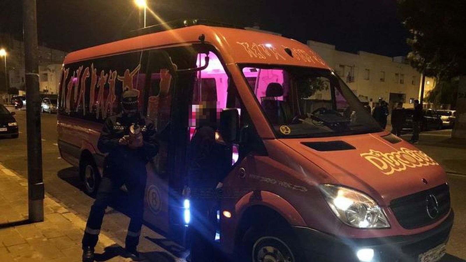 La furgoneta, ya paralizada