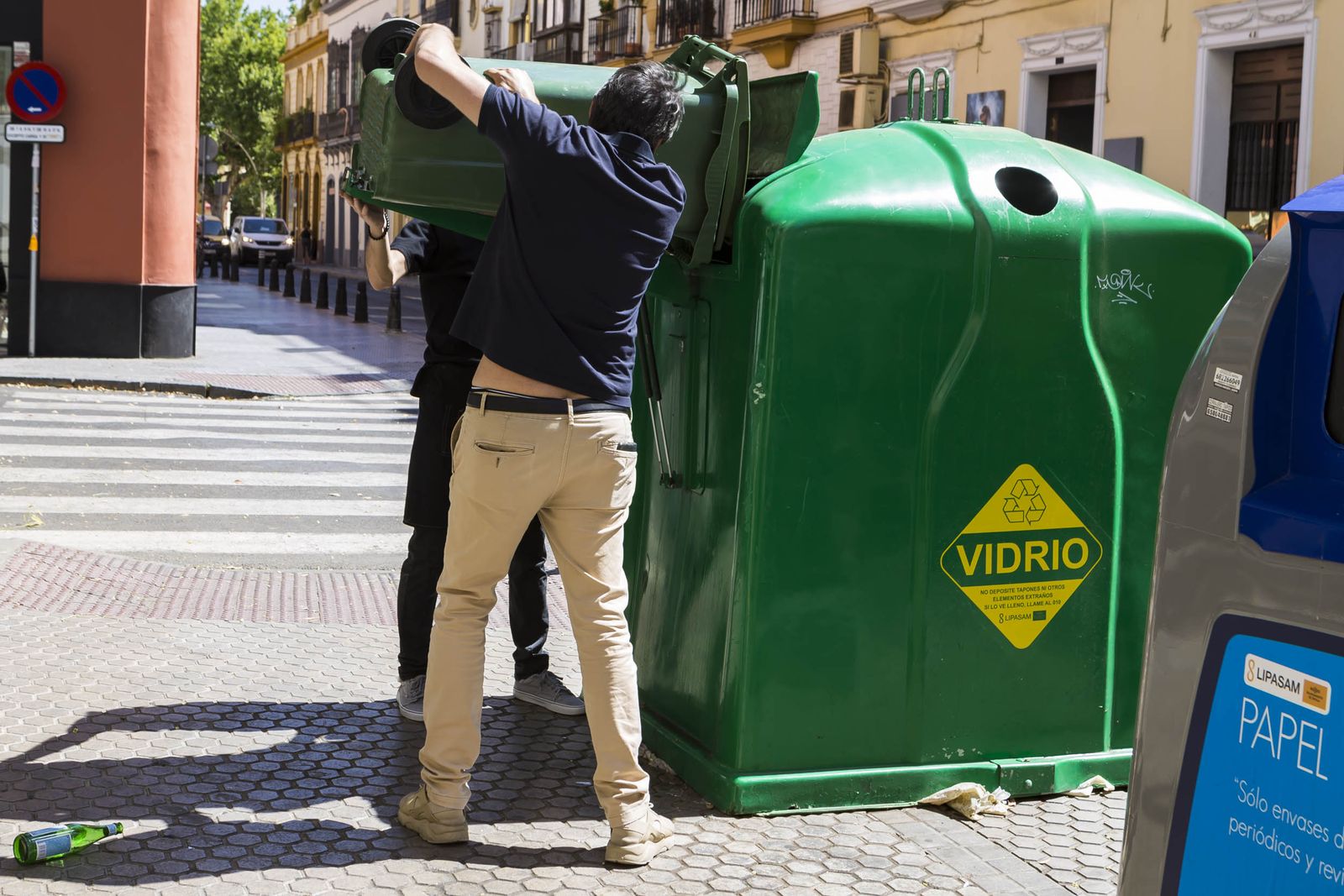 Contenedor de recogida de vidrios en Sevilla