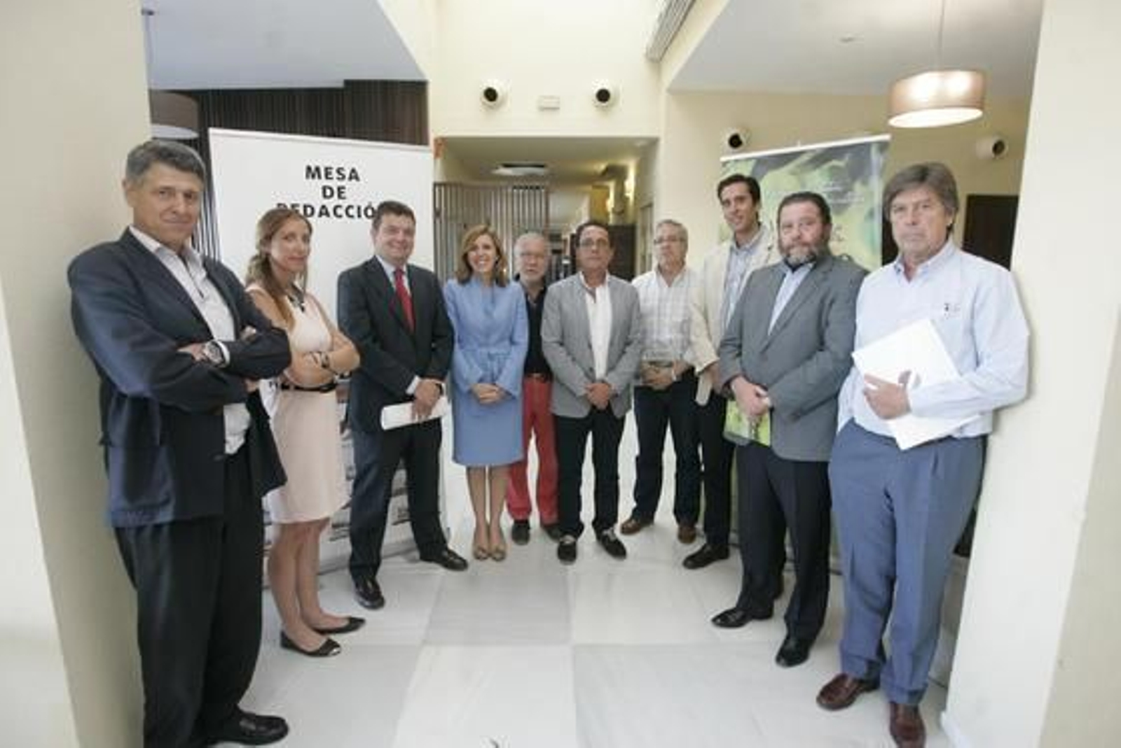 La gerente de 'El Día', Dolores Blanco y el director, Luis.J Pérez-Bustamante, acompañando a los ponentes junto al alcalde de Montoro, Antonio Sánchez Villaverde. 

Foto: José Martínez