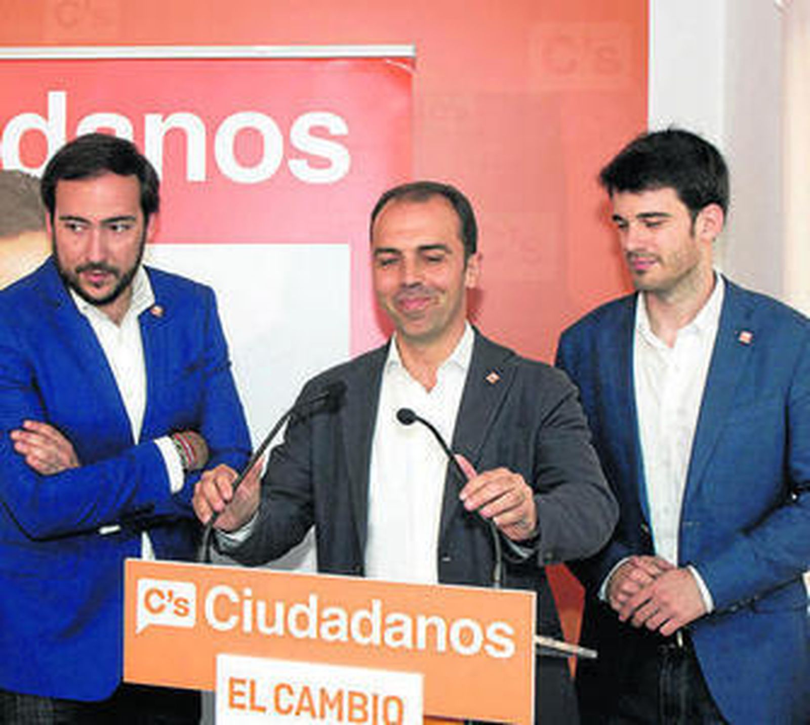 Javier Millán, acompañado de Francisco Moraga y Javier Moyano.