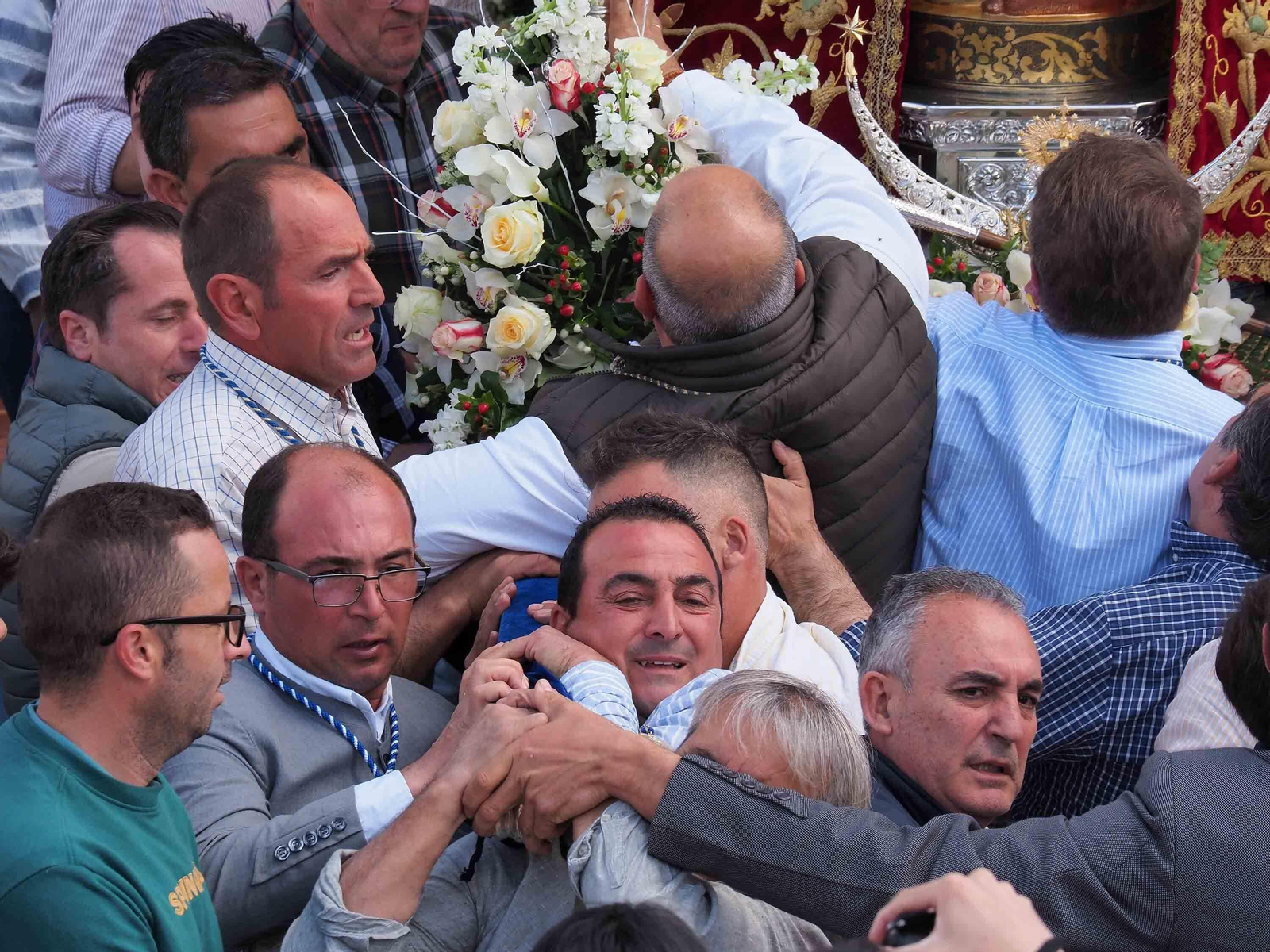No te pierdas las espectaculares fotografías de la Romería de la Peña, en Puebla de Guzmán