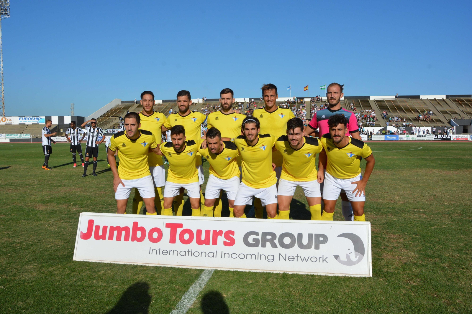 Formación inicial del Écija en la primera vuelta en el Municipal de La Línea, donde venció 0-1.