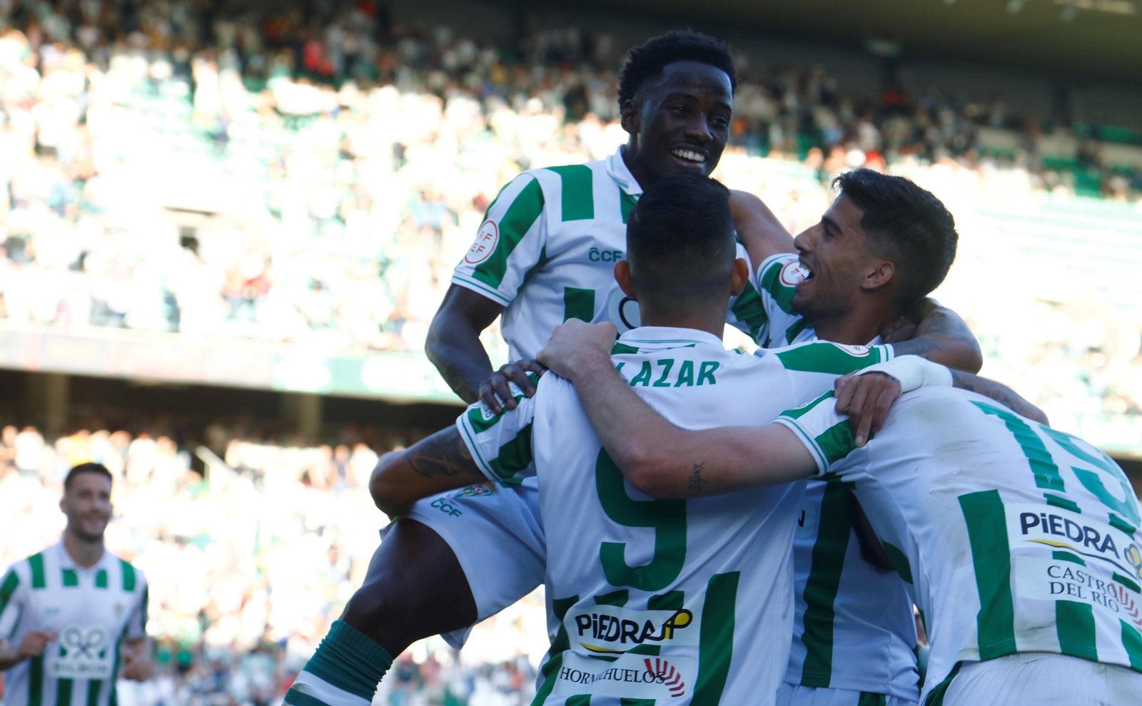 Los jugadores del Córdoba celebran un gol en El Arcángel.