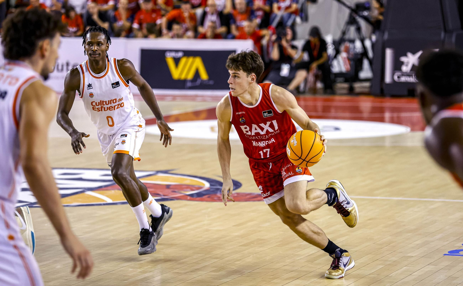 El mate de Saint-Supéry en el debut triunfal de Manresa ante Valencia