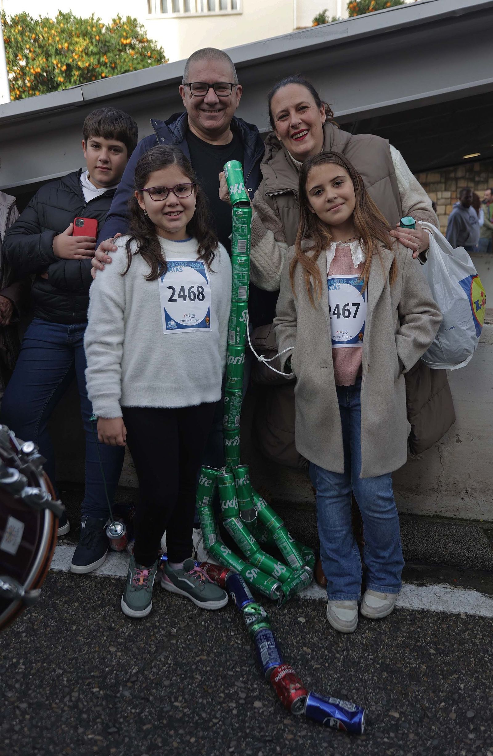 Búscate en el multitudinario arrastre de latas 2026 en Algeciras