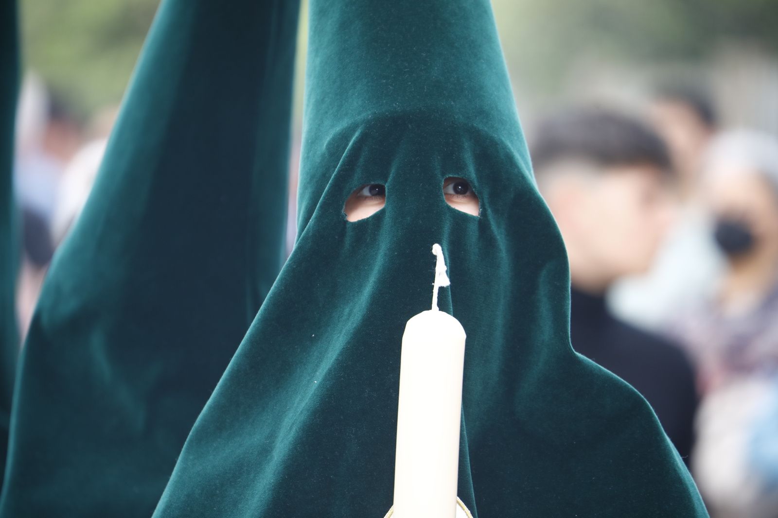 Jueves Santo en Córdoba: La procesión de la Sagrada Cena, en imágenes