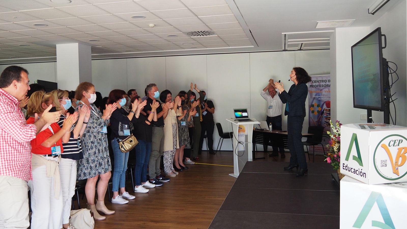 Elsa Punset en el Congreso Neurociencia y Educación organizado por el CEP Bollullos-Valverde.