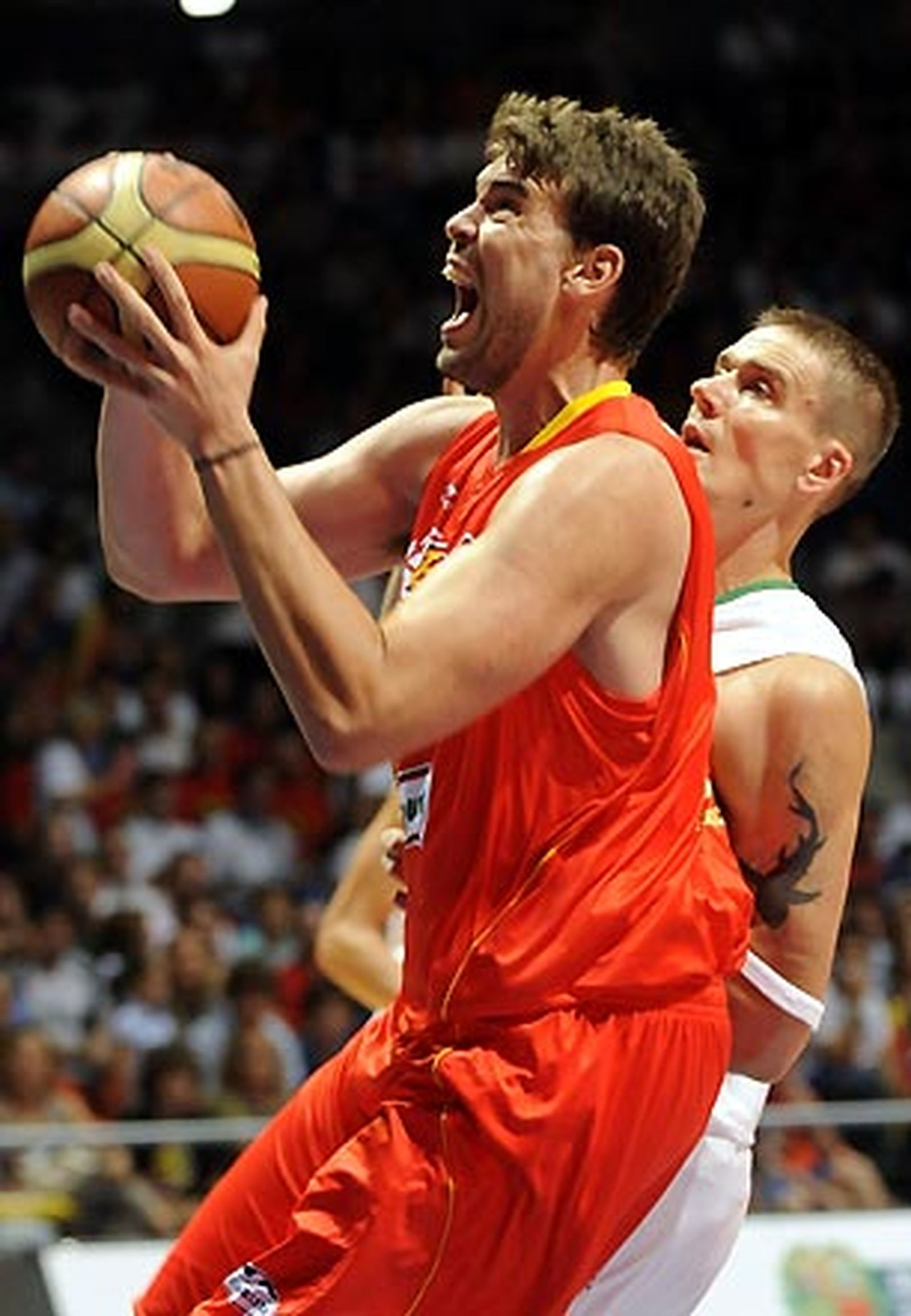 España aplasta a Lituania (97-76)