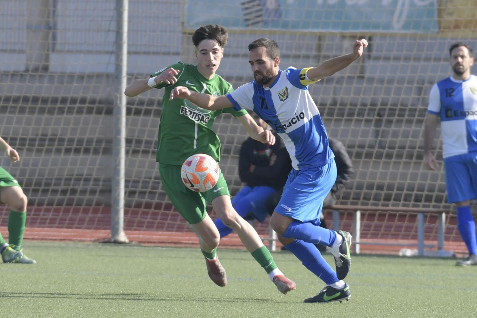 Imagen del encuentro este domingo entre el Atarfe y el Pavía.