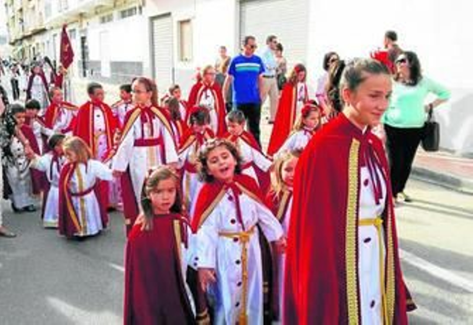 Los pequeños del Paso Colorao tomaron las calles la tarde del Lunes Santo.