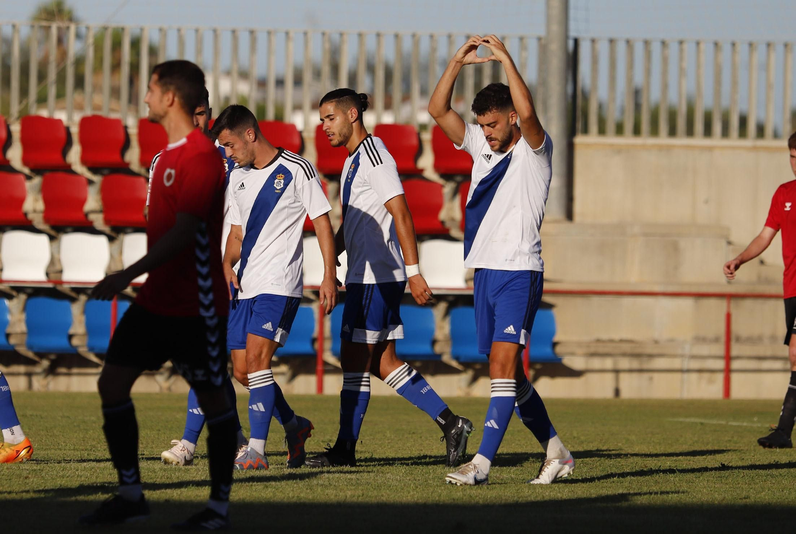 Imágenes del partido entre el Cartaya y el Recreativo de Huelva