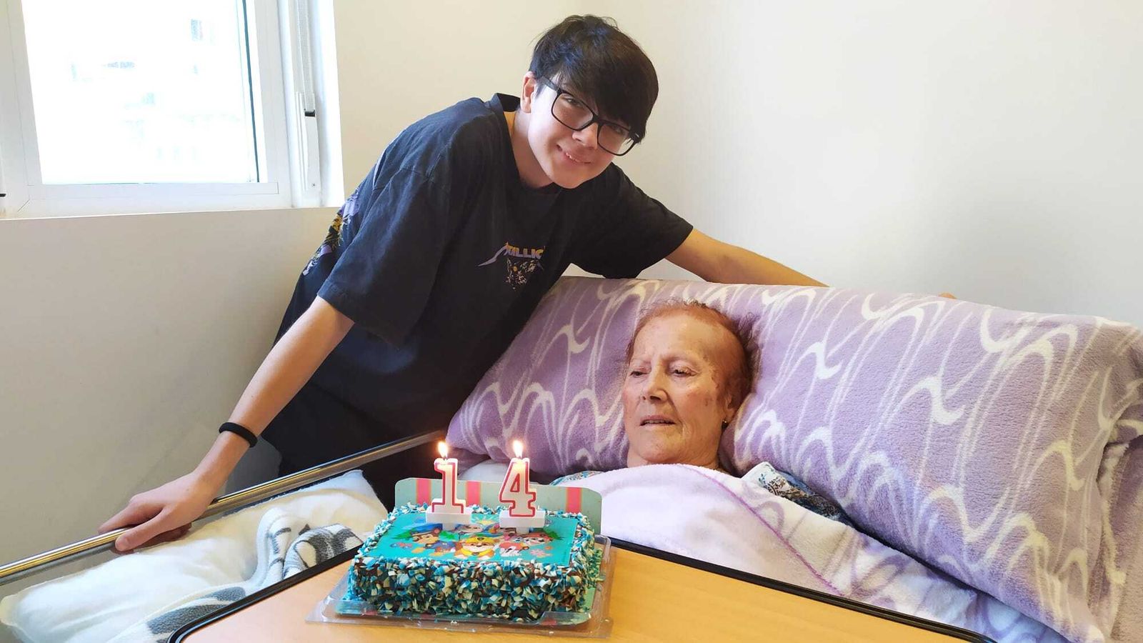 Una emotiva despedida para Josefa, la vecina de Vélez de Benaudalla que cumplió su sueño de volver a casa desde Mallorca