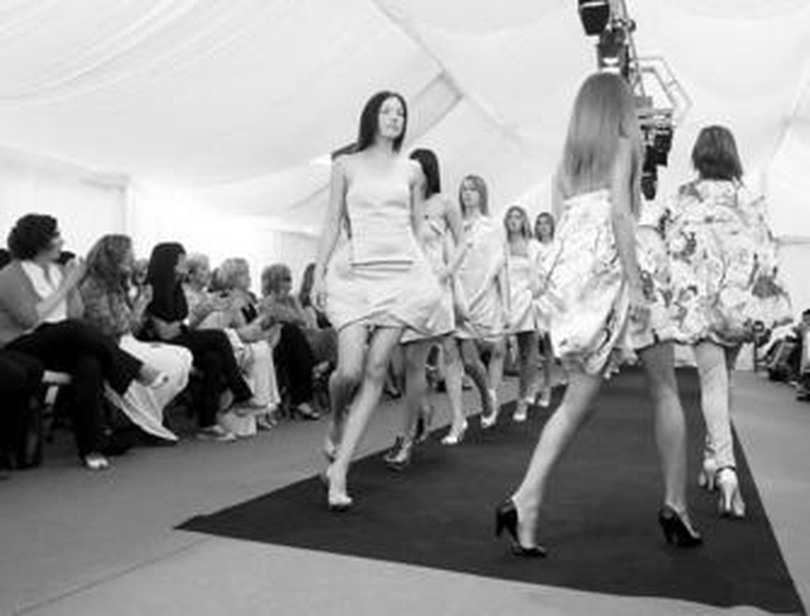 Las modelos presentaron los diseños de Solitas, en la tarde de ayer.