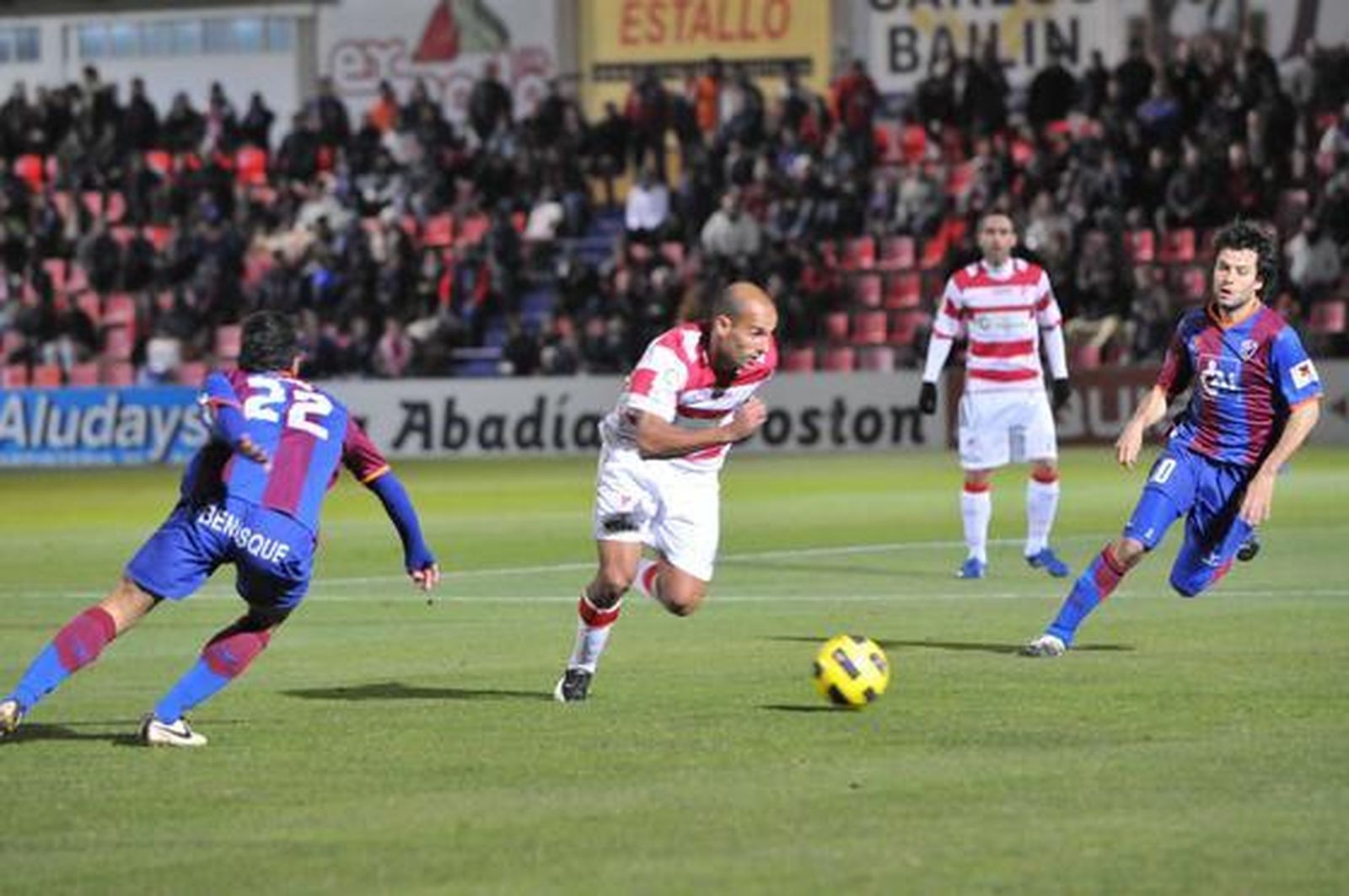 El Granada no pasa del empate en Huesca (0-0). / LOF