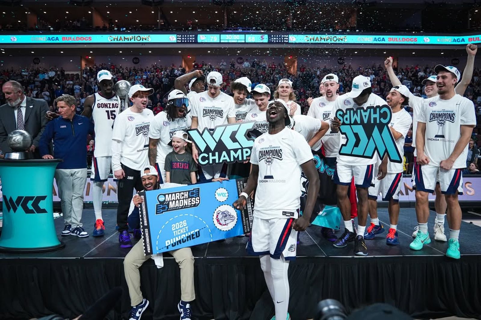 NCAA: El mejor Mario Saint-Supéry (21 puntos) gana la WCC