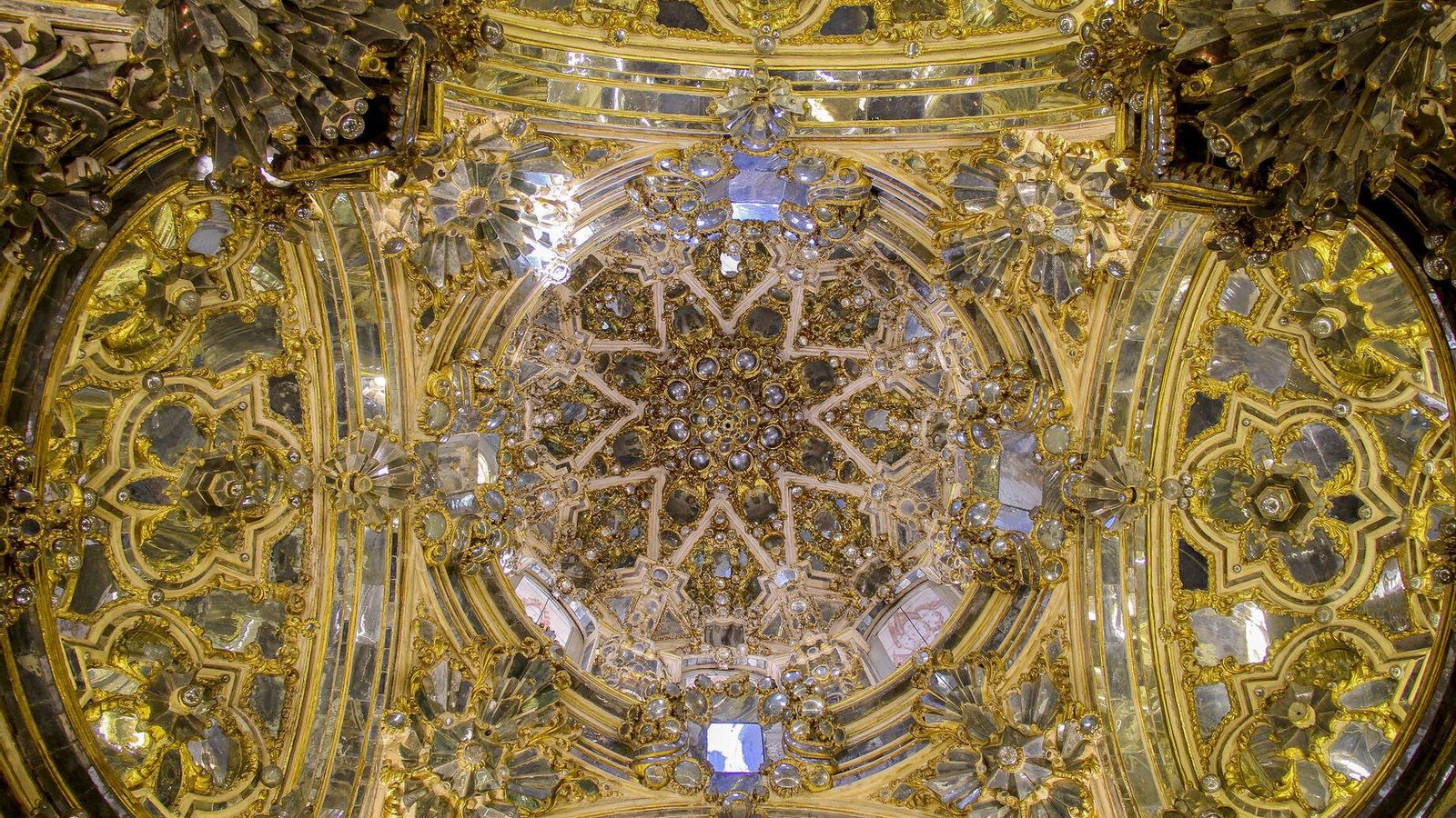 Detalle desde el interior del techo del camarín