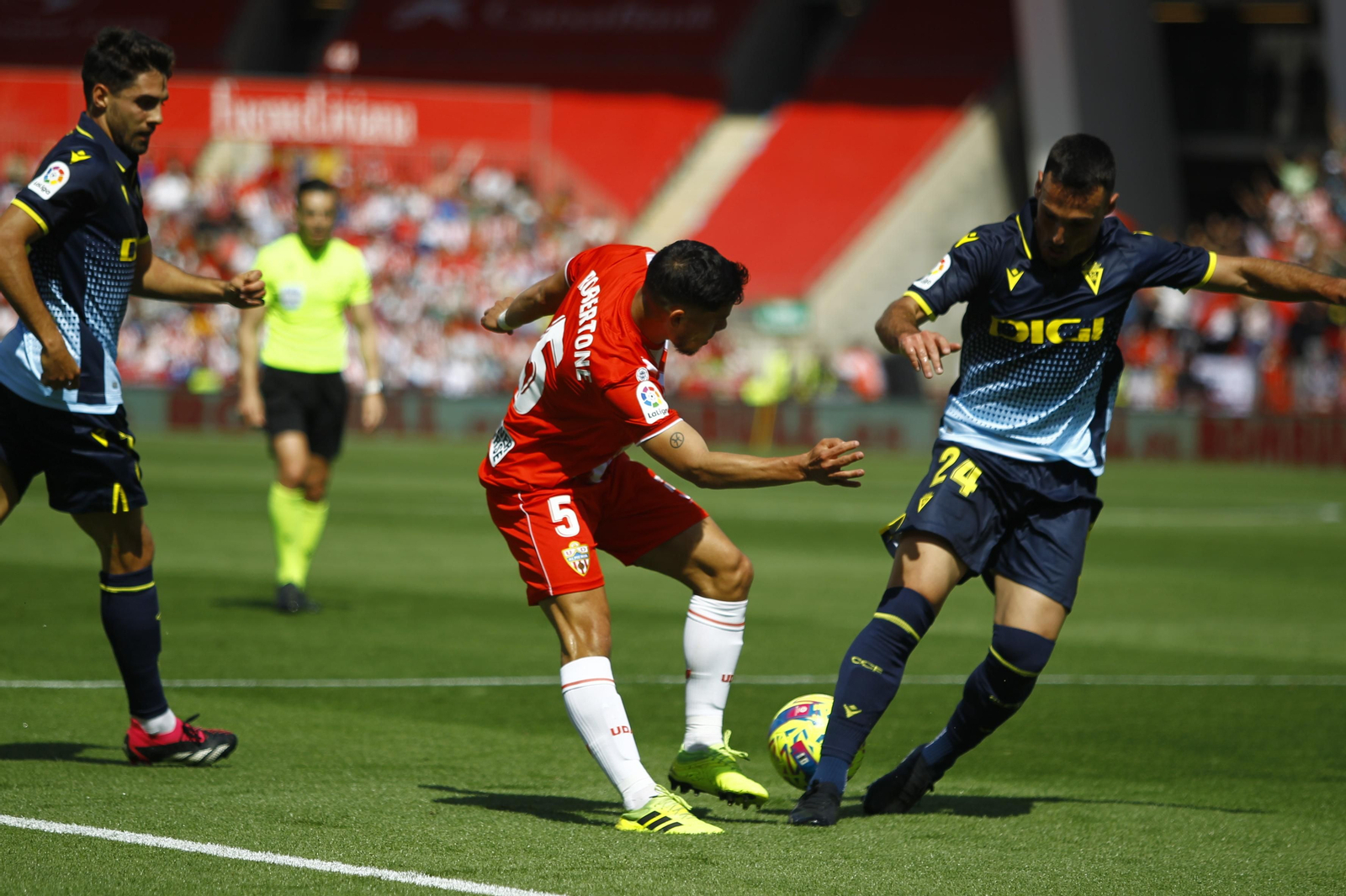 Imágenes del partido de la Liga Santander U.D. Almería-Cádiz C.F.