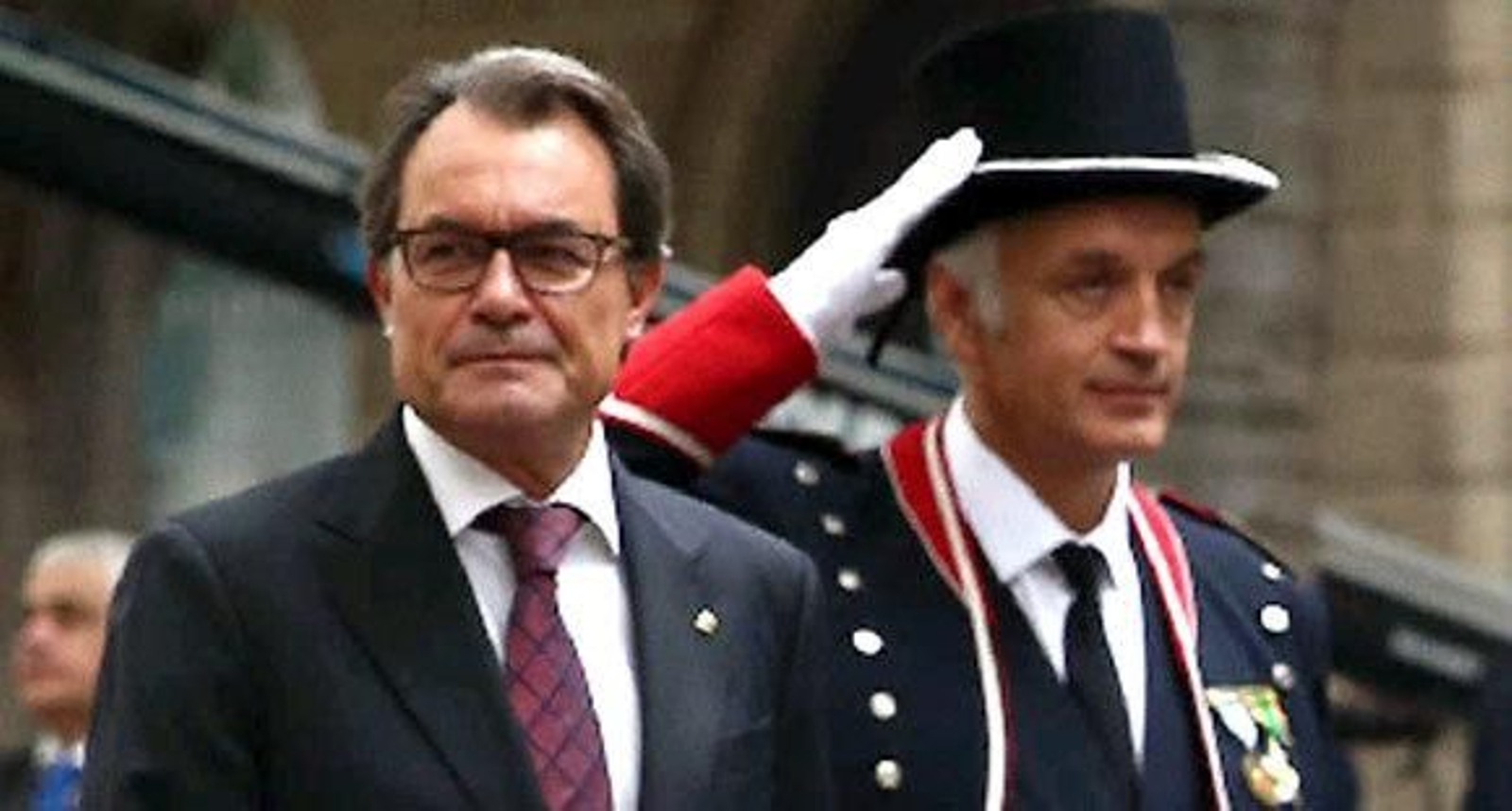 Mas encabeza la tradicional ofrenda de la Diada, marcada por las elecciones