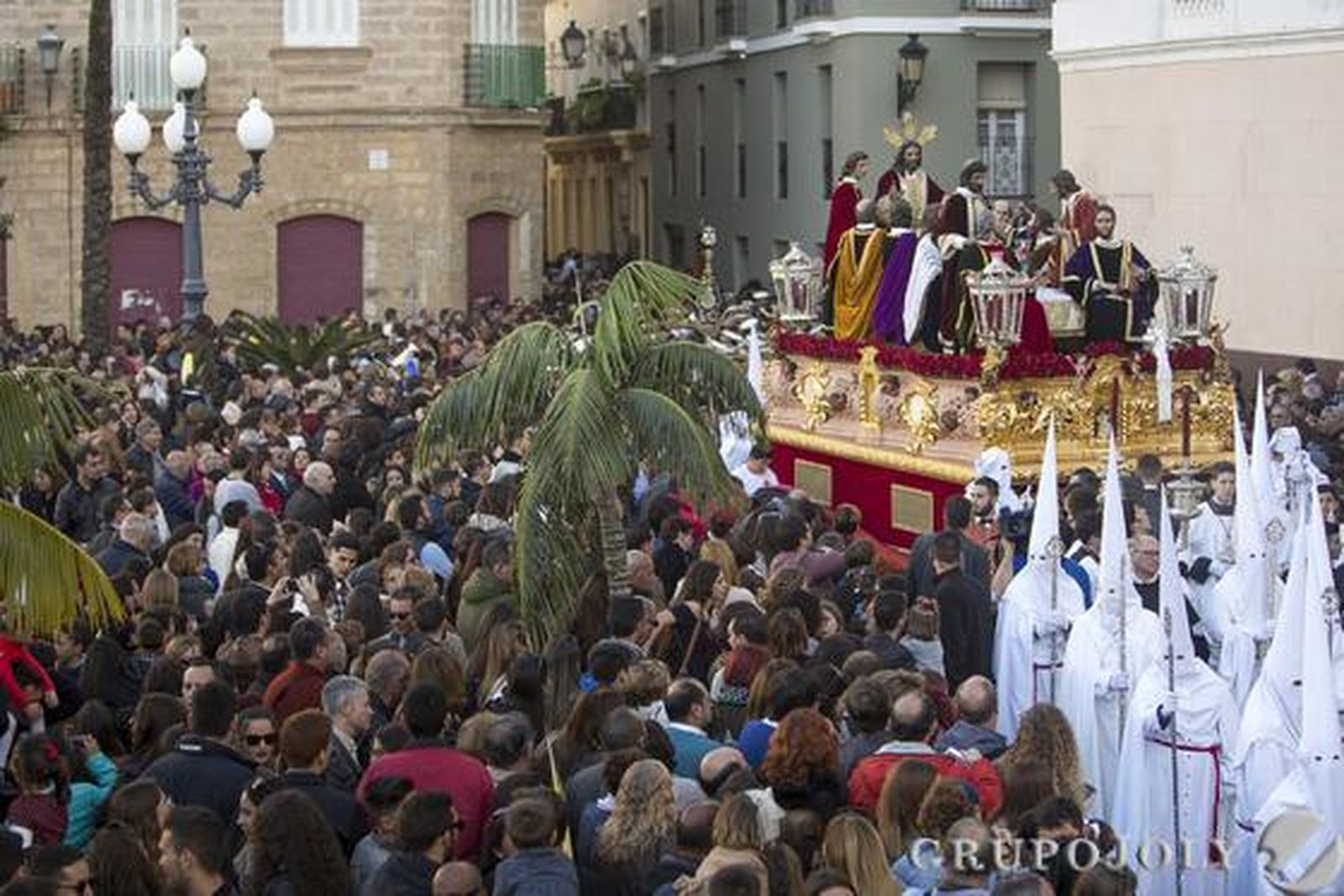 Cena./Julio González