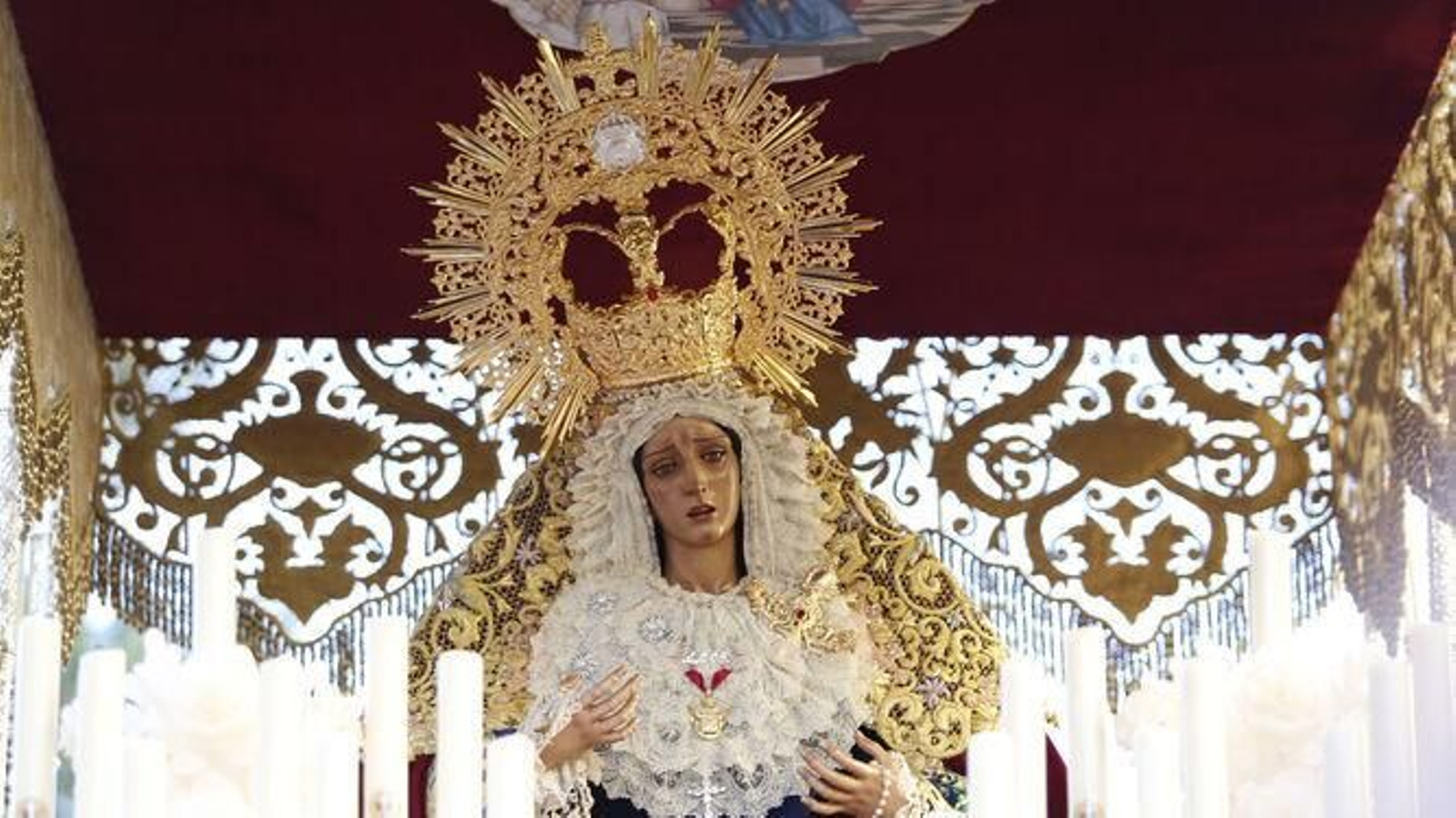 La Virgen del Amor en su estación de penitencia del Viernes de Dolores
