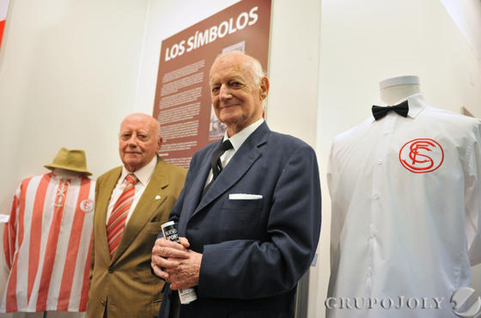 El Sevilla rememora sus inicios con una exposición en el Círculo Mercantil por los 100 años del primer campo oficial donde jugó.

Foto: Juan Carlos Vázquez
