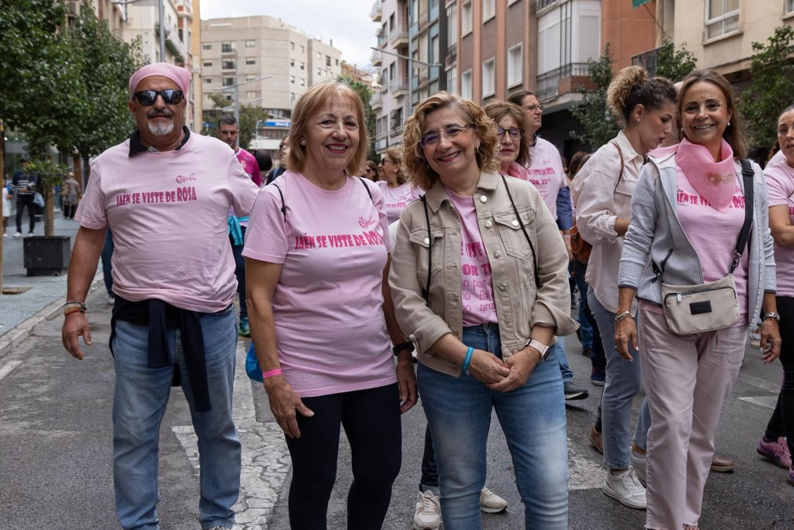 Jaén se viste de rosa con una marcha reivindicativa contra el cáncer de mama
