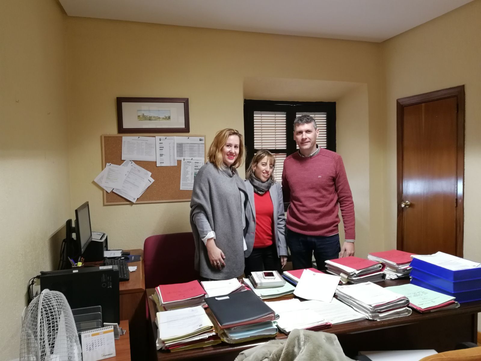 Blanca Palacios, Inés Carolina Fabregas y Francisco Gómez, ayer en el Ayuntamiento de Jimena.