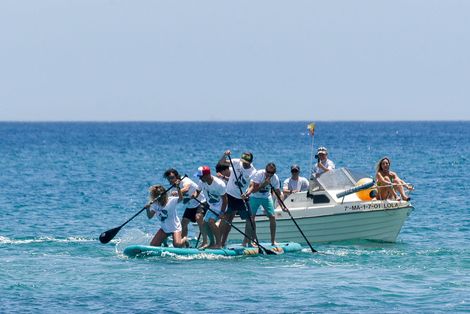 VII Outlet Surfero Solidario en la playa de Getares