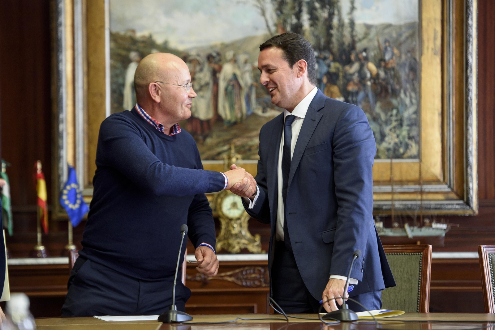 Antonio Martos, alcalde de Taberno, con el presidente de Diputación.