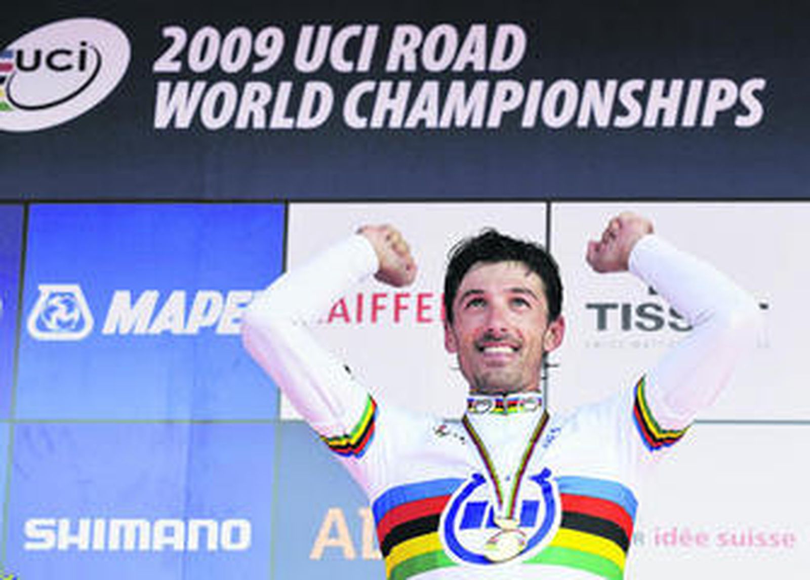 Cancellara celebra en el podio el primer puesto conseguido en el Mundial.