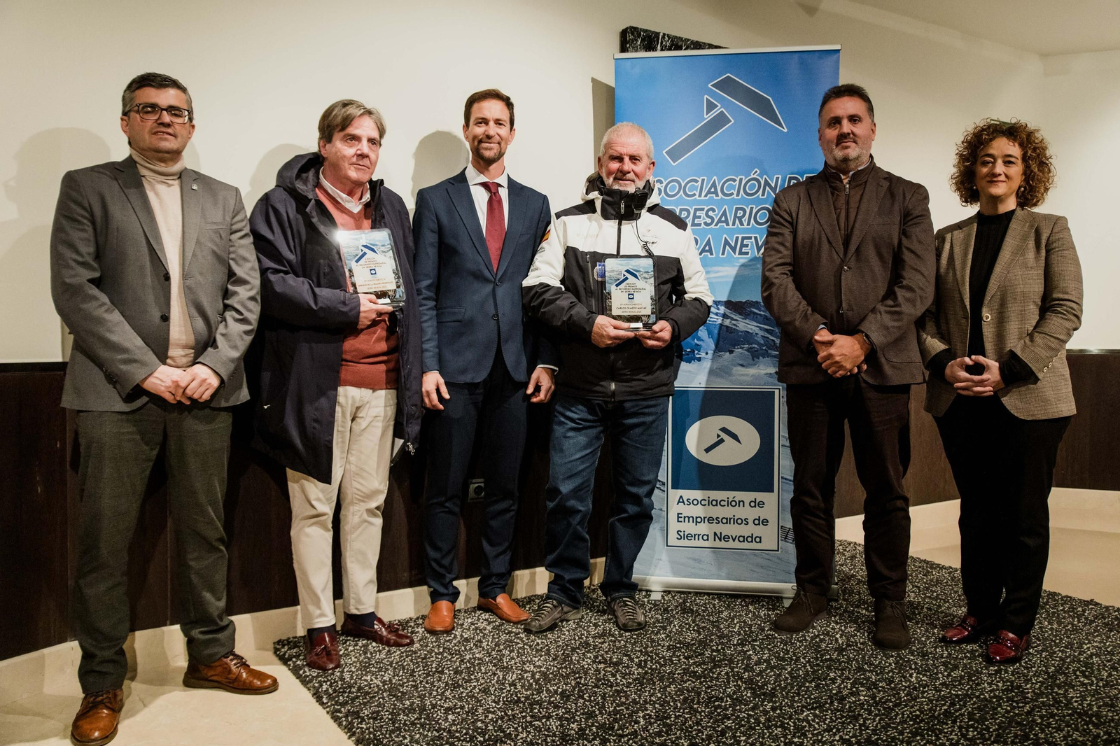 Enrique de la Higuera y Carlos Olmedo, premiados por su trayectoria empresarial en Sierra Nevada