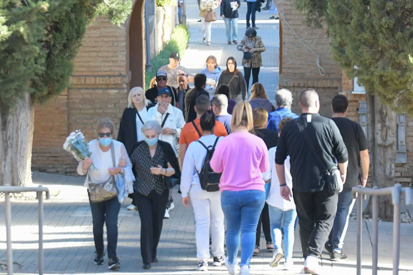 La jornada del Día de Todos los Santos en Granada, en imágenes