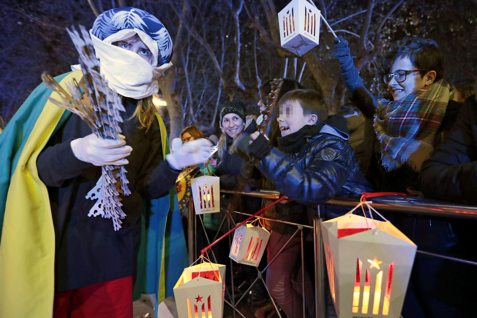 La Cabalgata de Reyes de los farolillos independentistas ofrecida por TV3.