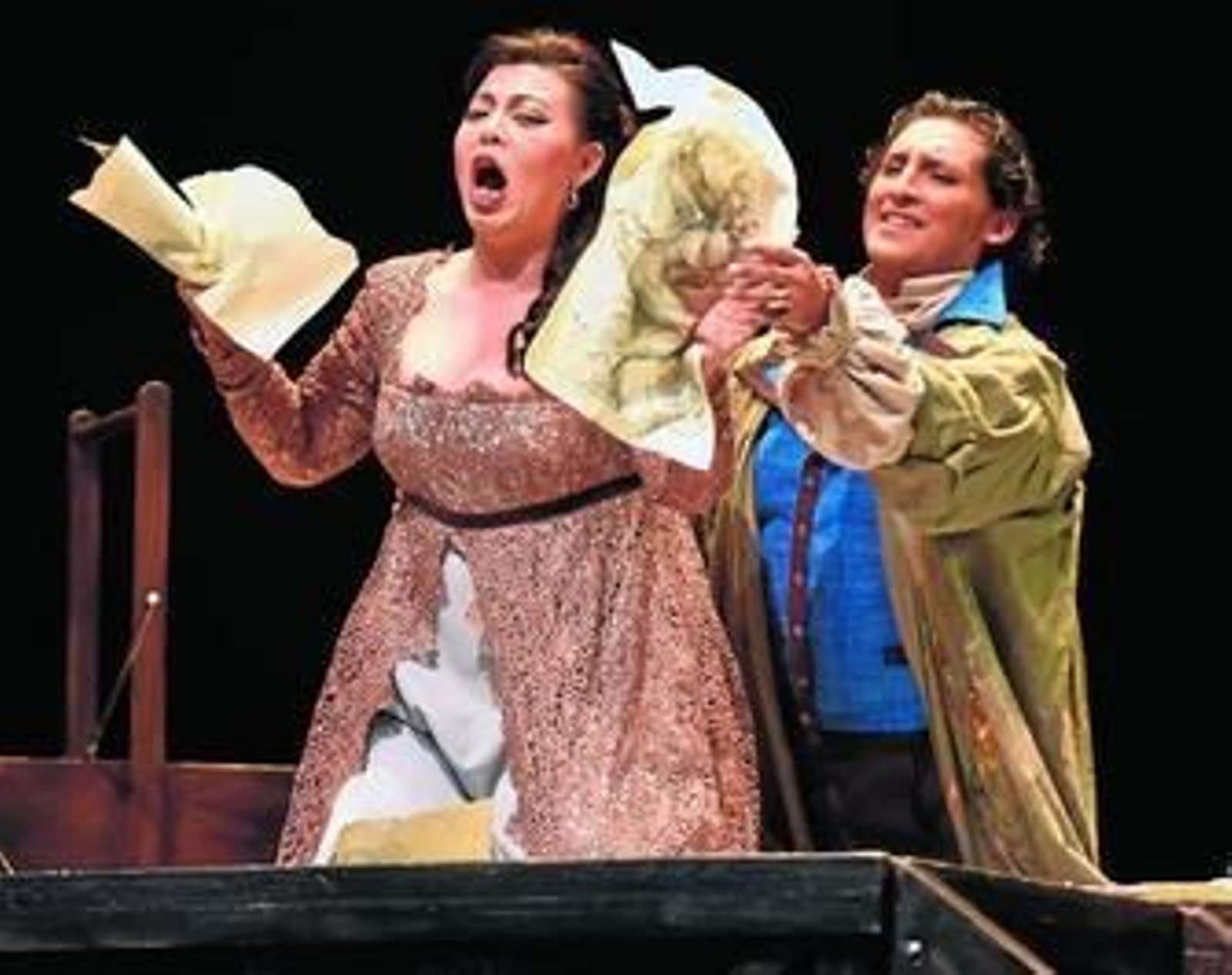 Un instante del ensayo general de la ópera 'Tosca', que se verá estos días en el Teatro de la Maestranza.