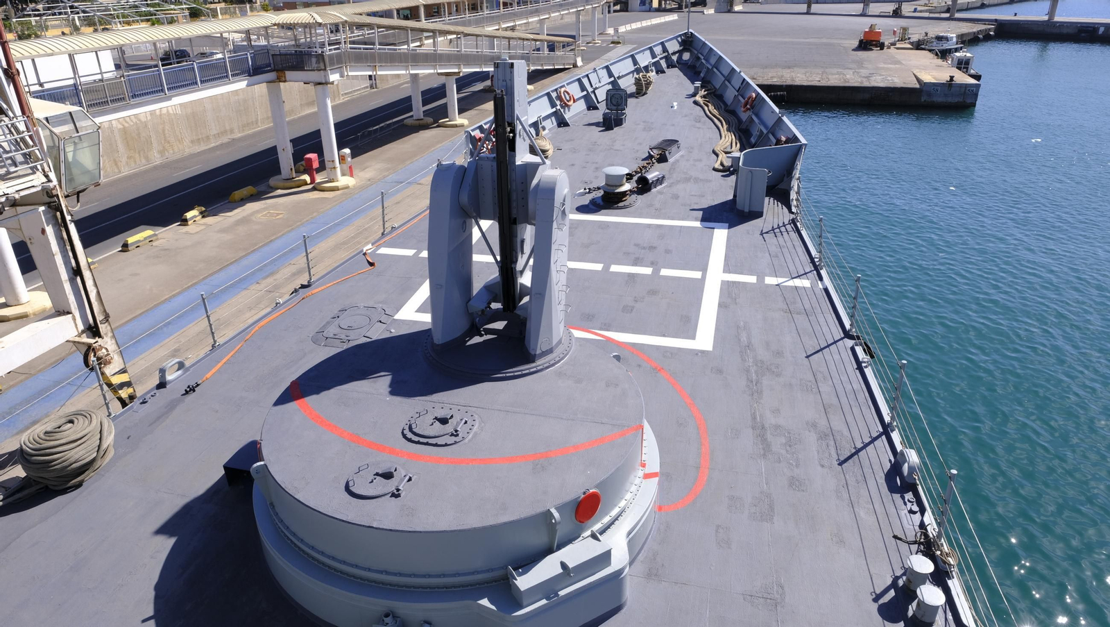 La Fragata Navarra de la Armada Española, visita Almería, en imágenes