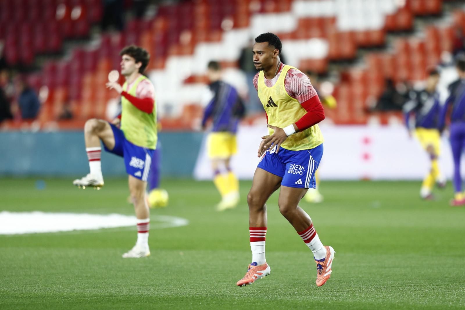 Loic Williams calentando antes del partido