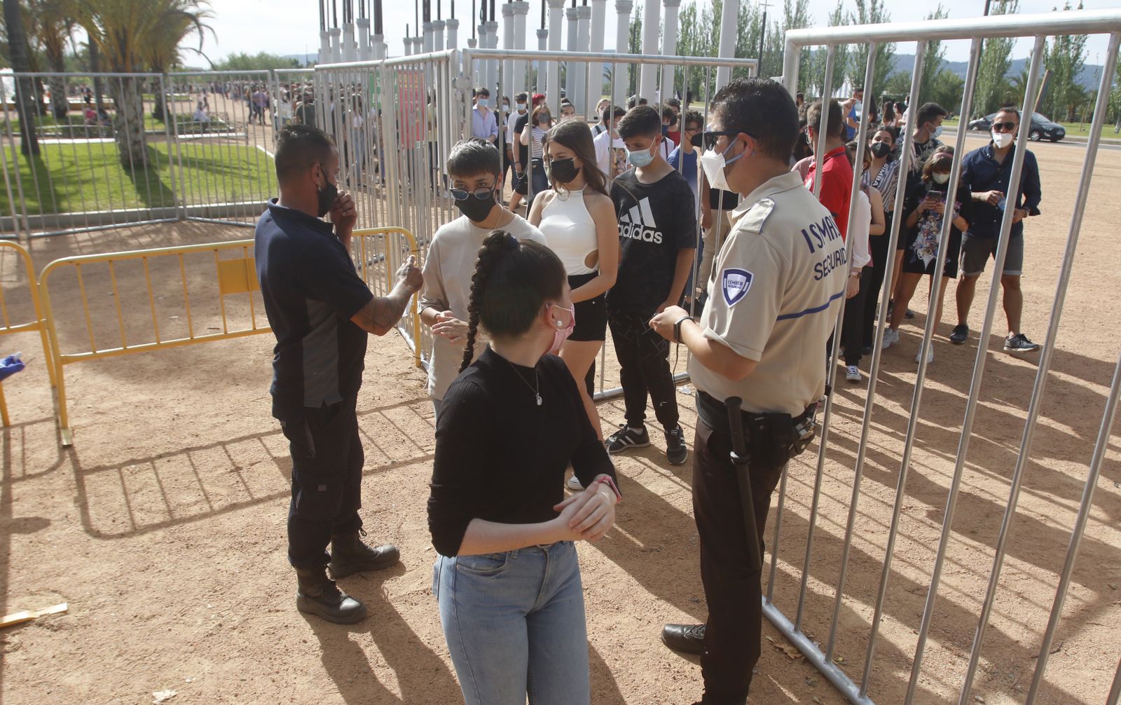 Primera jornada en el parque de atracciones de El Arenal, en imágenes