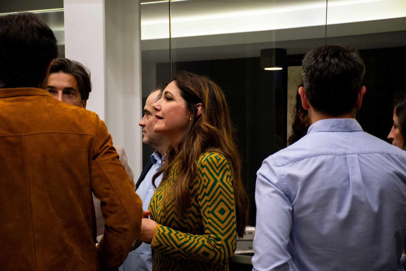 En imágenes, la pintora Inma Campos muestra su lado más "salvaje" en el centro de Córdoba