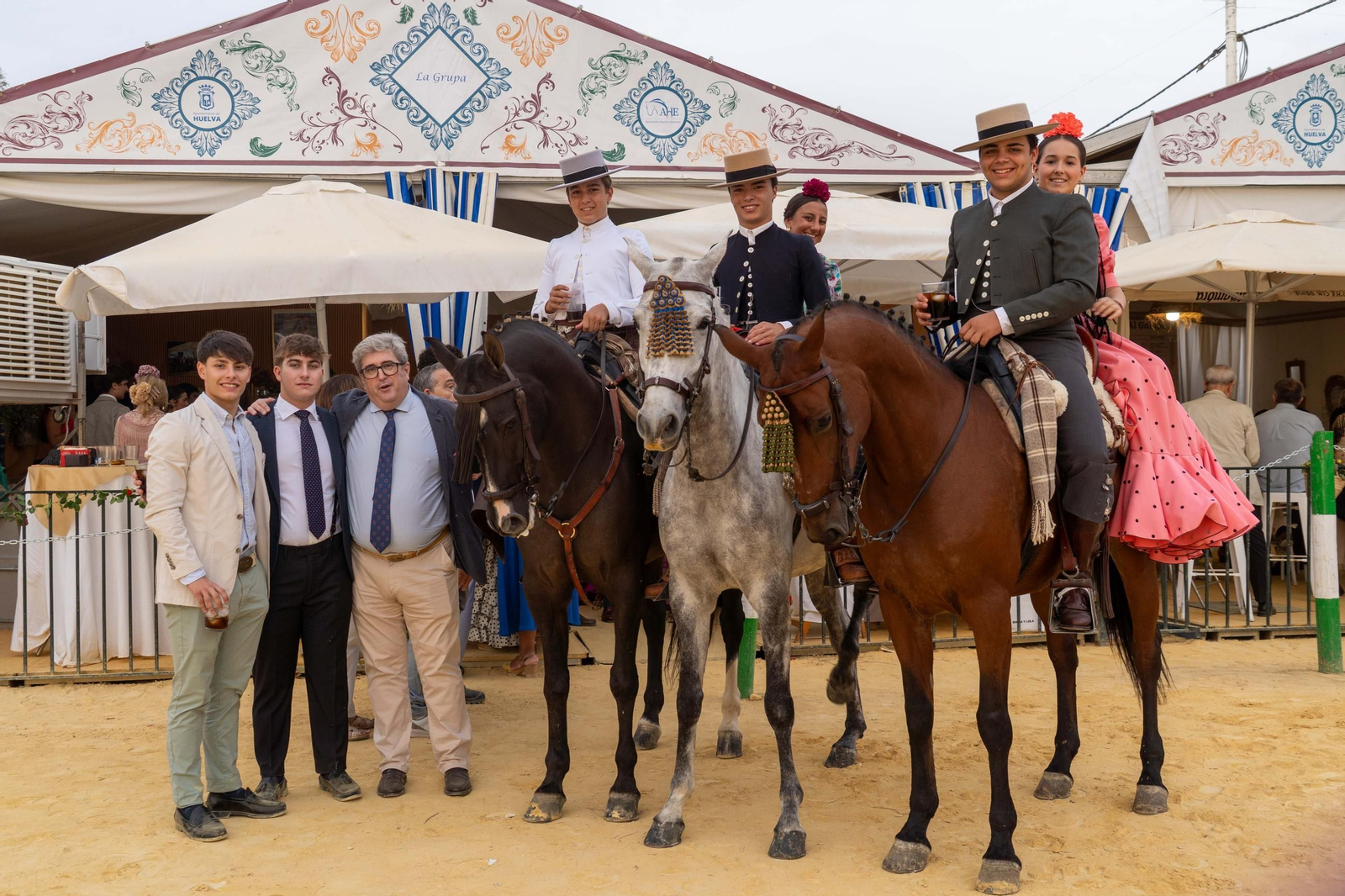 Imágenes del ambiente del ambiente de la tarde del domingo en la Feria de Otoño y del Caballo 2025 de Huelva