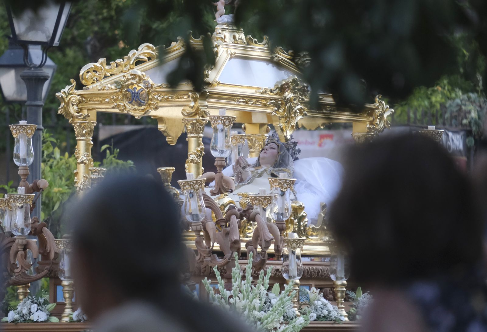 La procesión de la Virgen de Acá por las calles de Córdoba, en imágenes