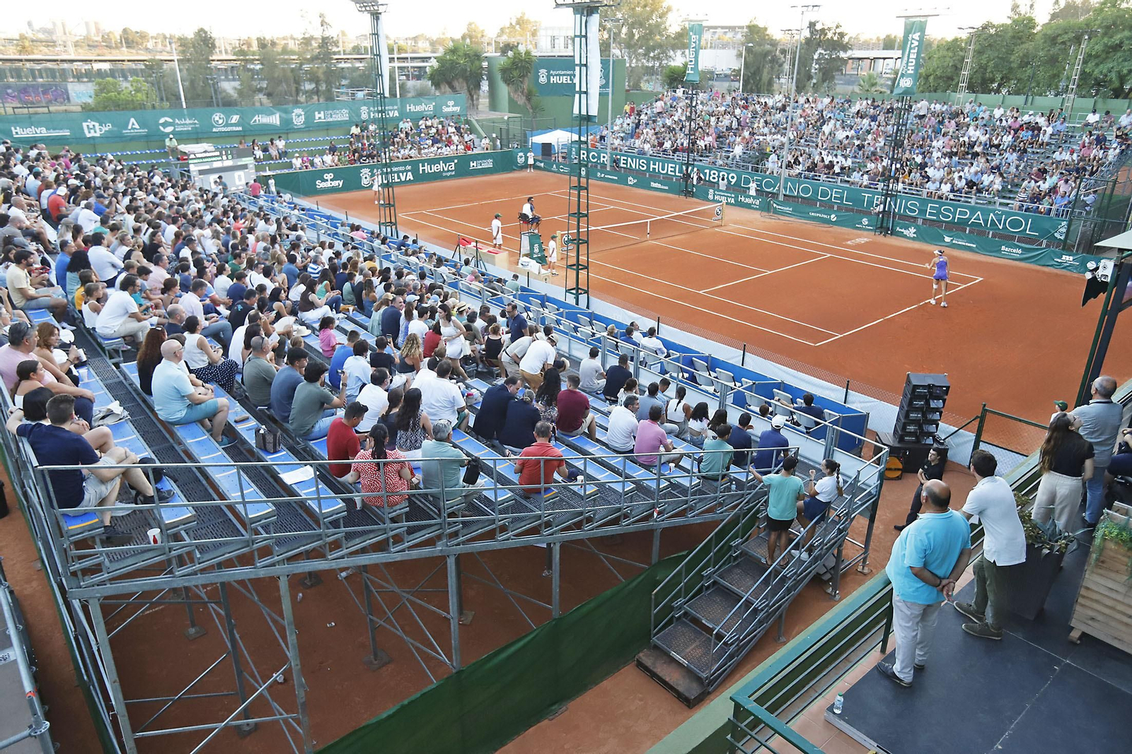 Imágenes del ambiente en la final femenina de la Copa del Rey de tenis de Huelva
